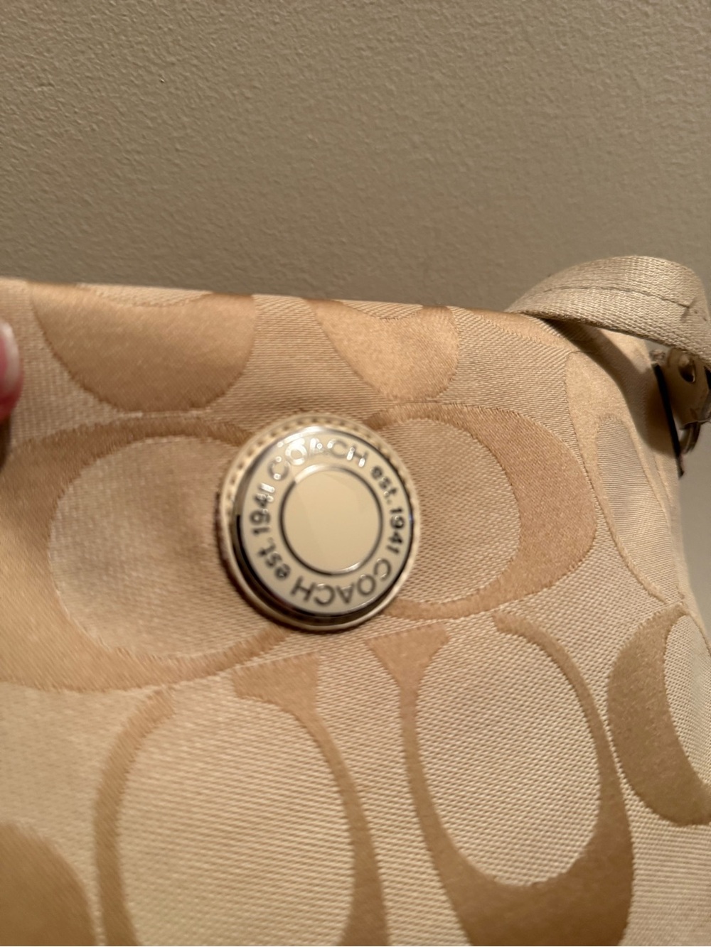 COACH KHAKI WHITE SIGNATURE EUC - Picture 6 of 7